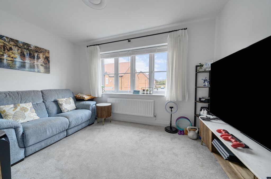 Property photo 3 of 18 1371935-10-68F767...