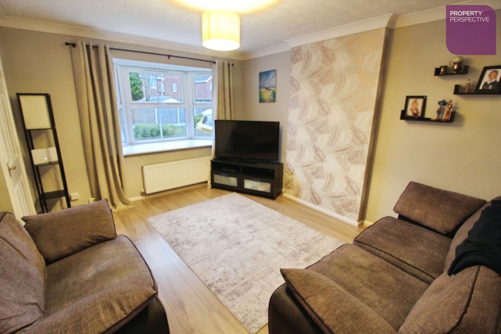 Property photo 2 of 11 Lounge