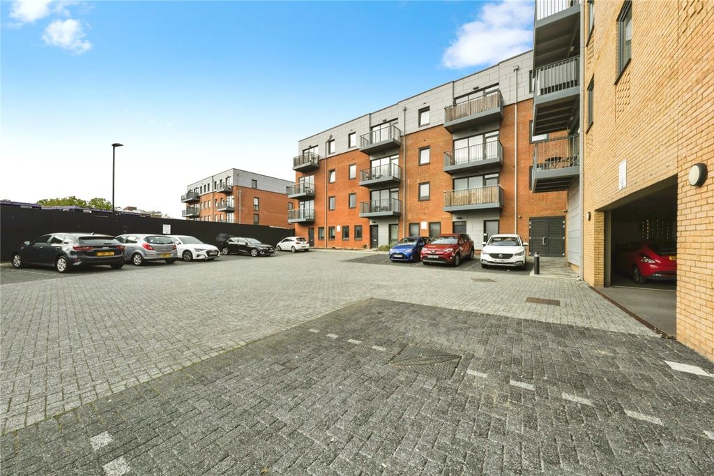 Property photo 1 of 17 Picture No. 15