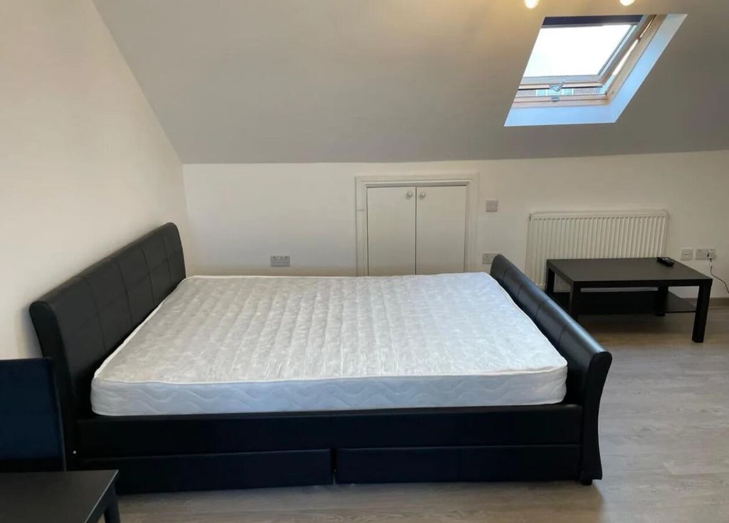 Property photo 2 of 8 Bedroom