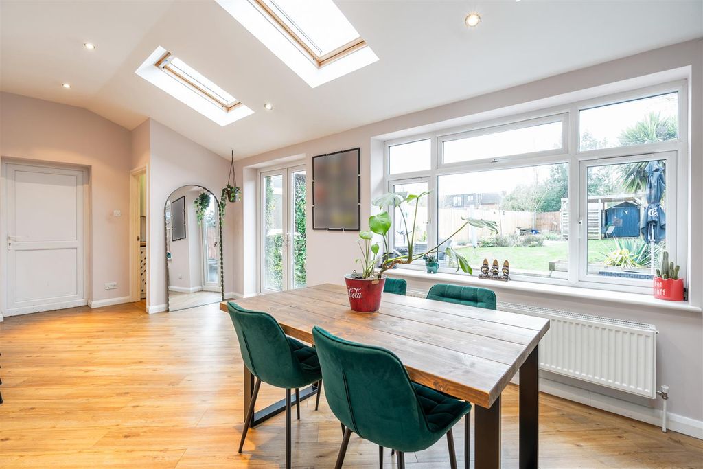 Property photo 3 of 15 22 Newlands Road_4.Jpg