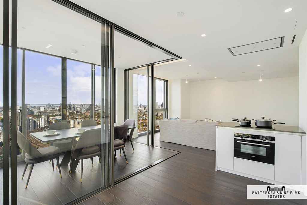 Property photo 2 of 25