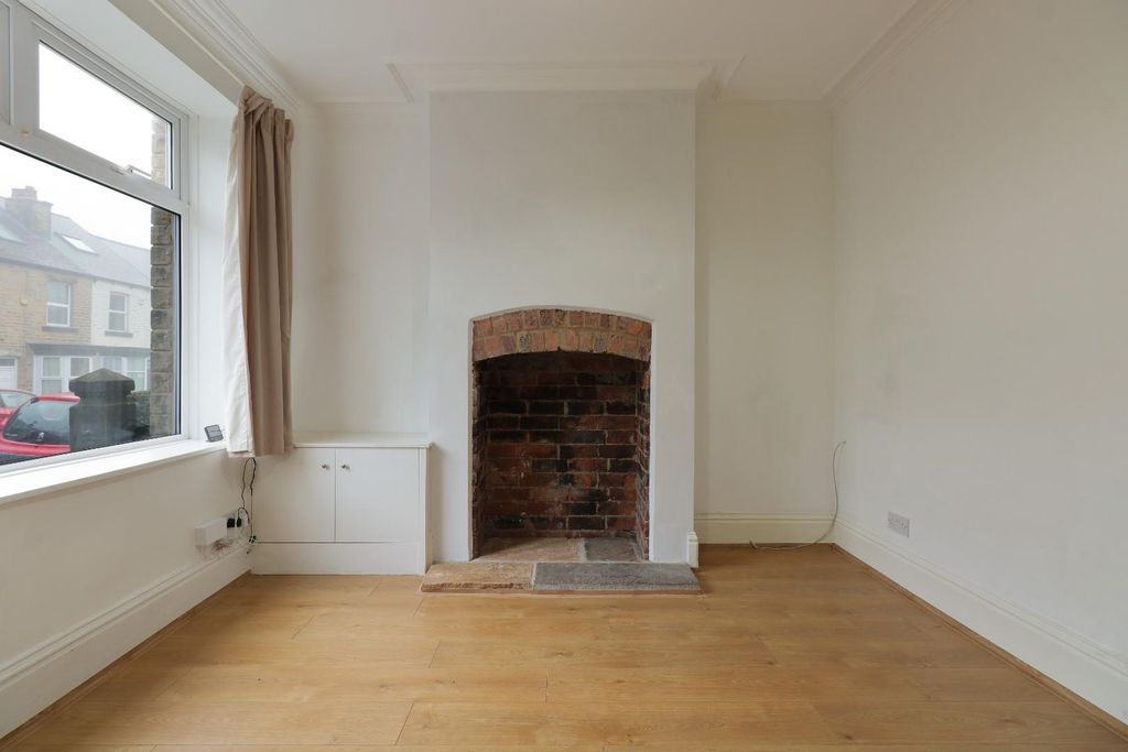 Property photo 3 of 27 Lounge