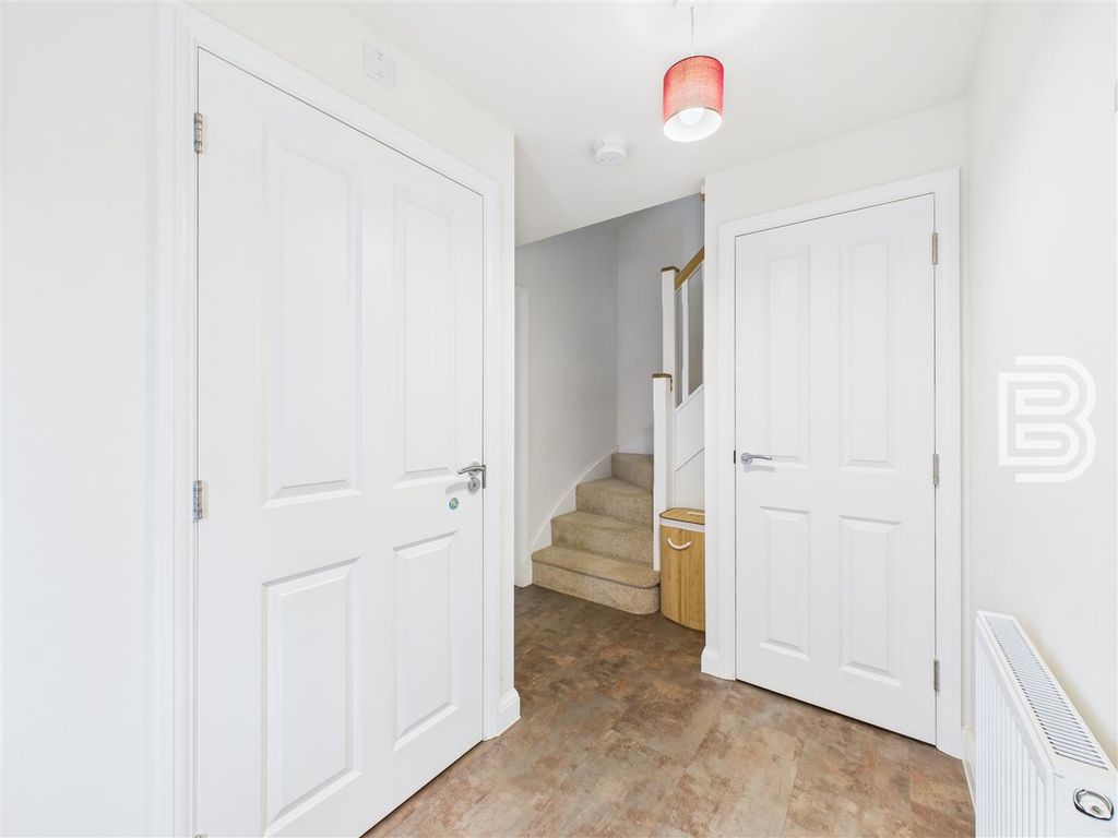 Property photo 3 of 19 Entrance Hall.Jpg