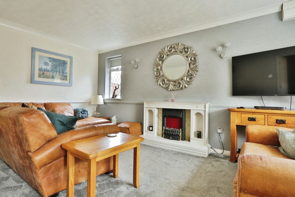 Property photo 2 of 10 4398665