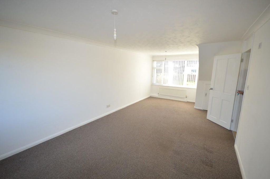 Property photo 2 of 15 Dsc_0037 (Medium).Jpg