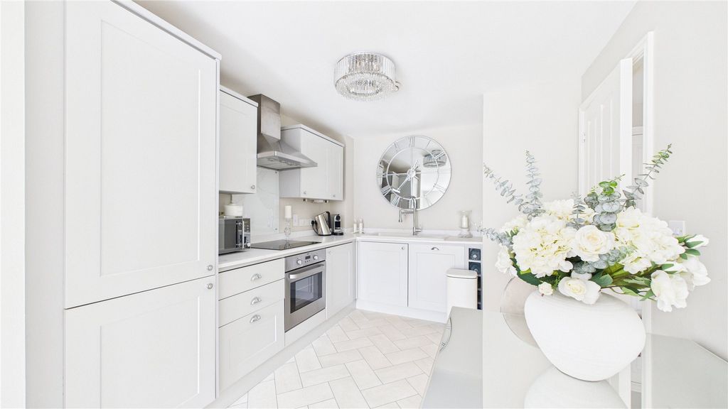 Additional image 7 of 1 bed flat for saleLightwater, Surrey GU18