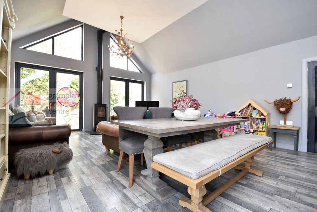Property photo 3 of 33 l2 .Jpg