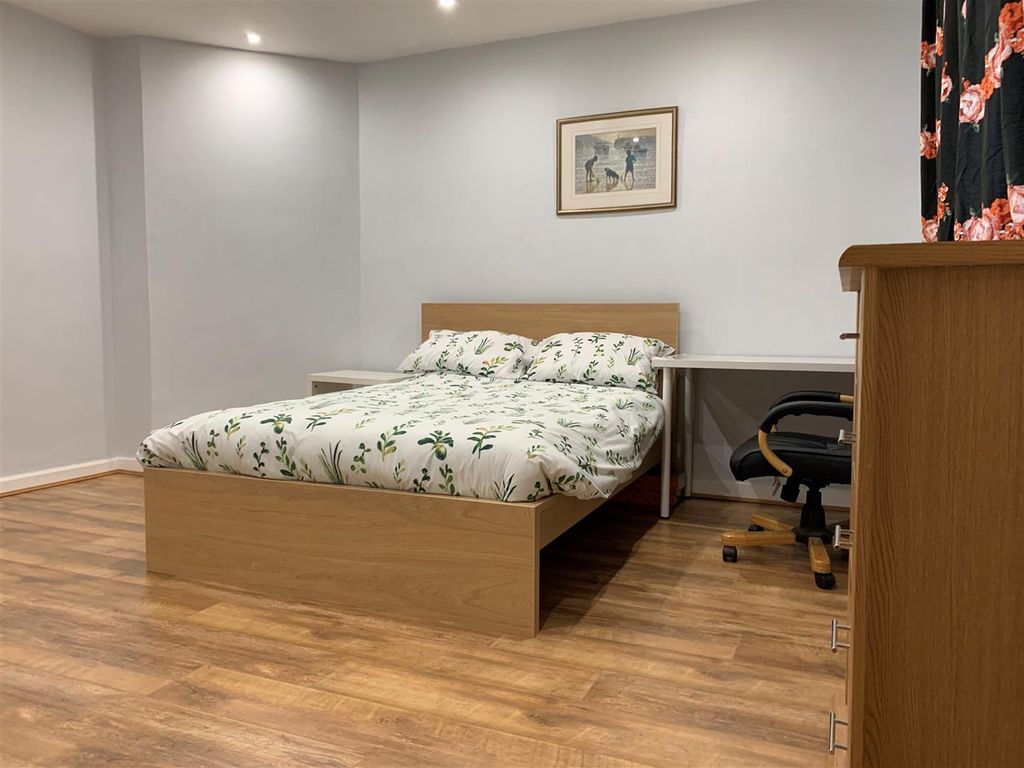 Property photo 3 of 10 7 Ali Bed1.Jpg