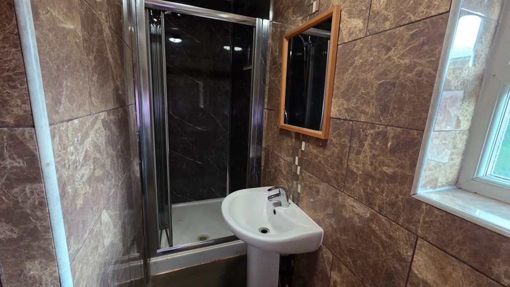 Property photo 2 of 34