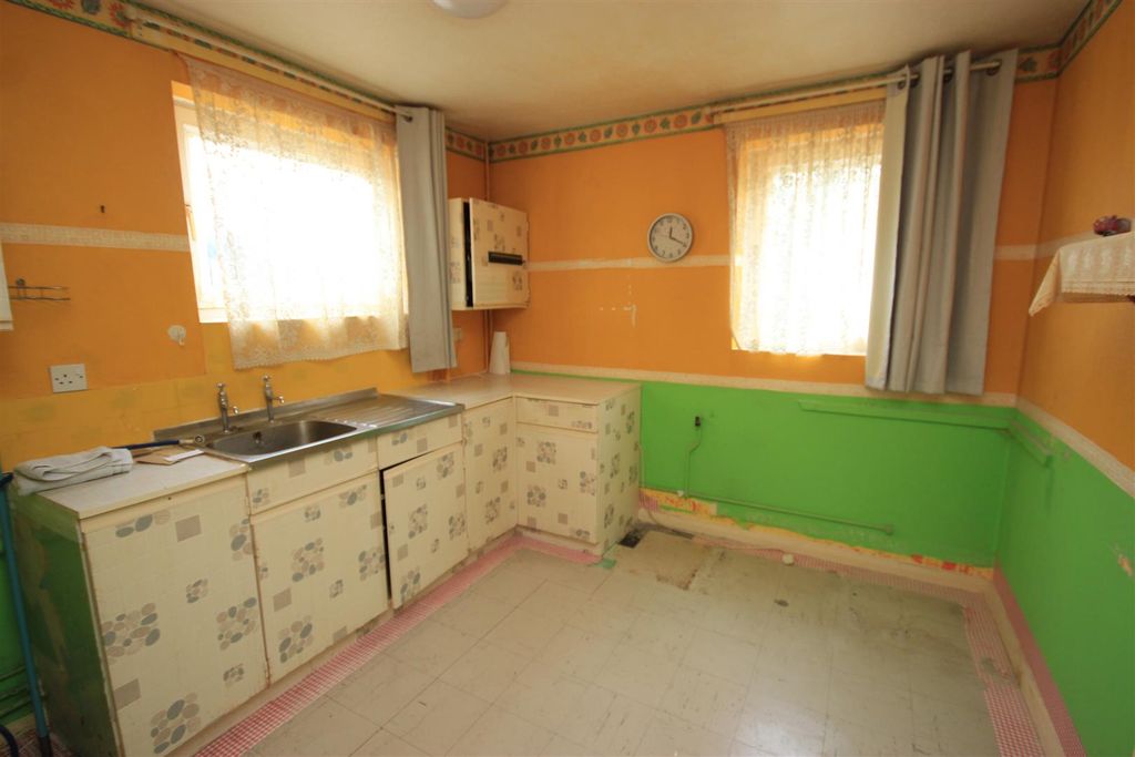 Property photo 3 of 6 Kitchen.Jpg
