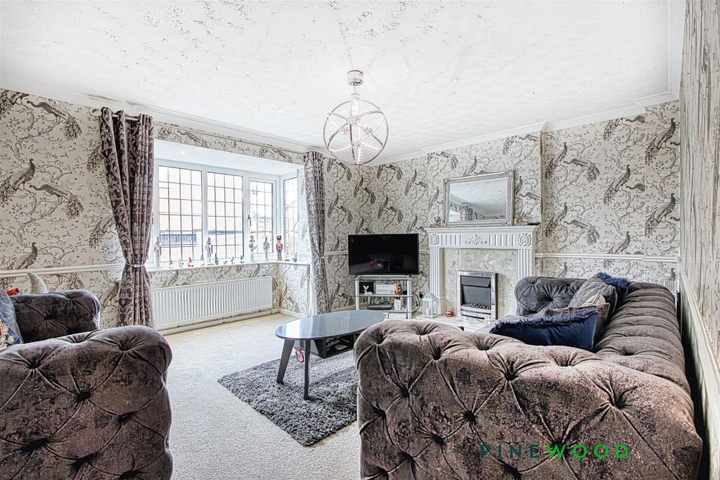 Property photo 2 of 21 Lounge