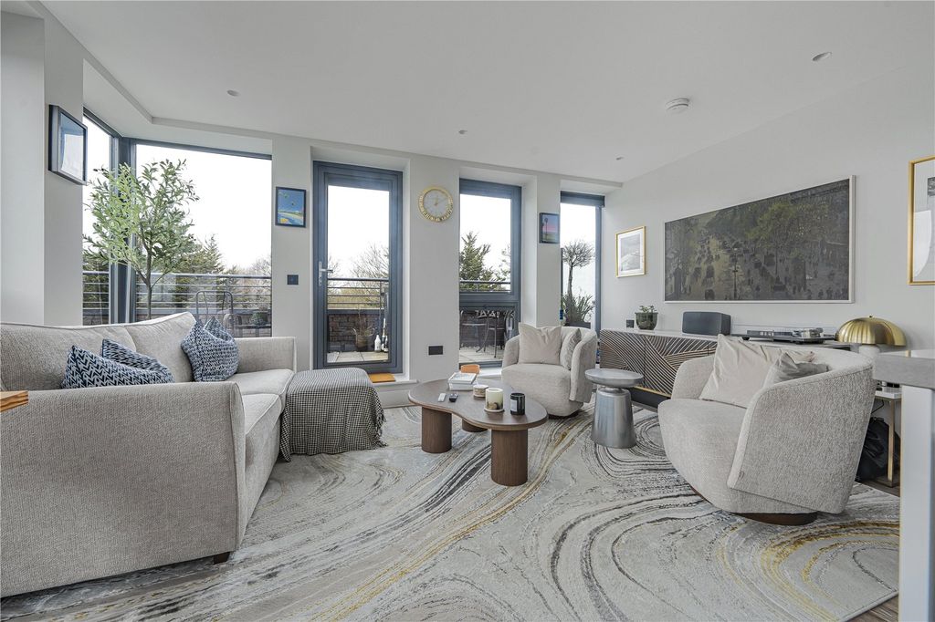 Property photo 2 of 14 Picture No. 11