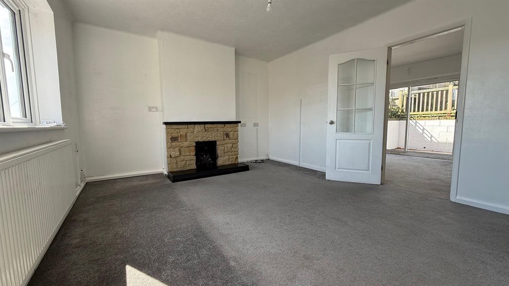 Property photo 2 of 14 Sitting Room