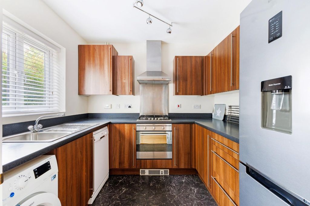 Property photo 2 of 21 96915_16 Osmund Walk Old Sarum  (12).Jpg