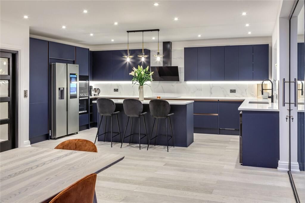 Property photo 3 of 19 10122_Lum240274_Img_04_0000.Jpeg