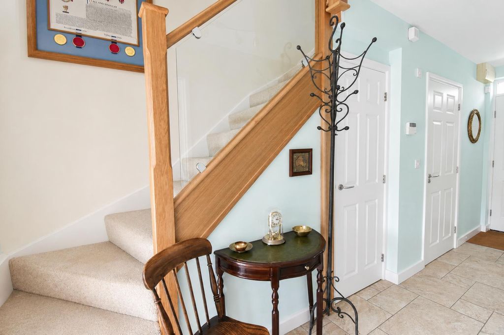 Property photo 3 of 25