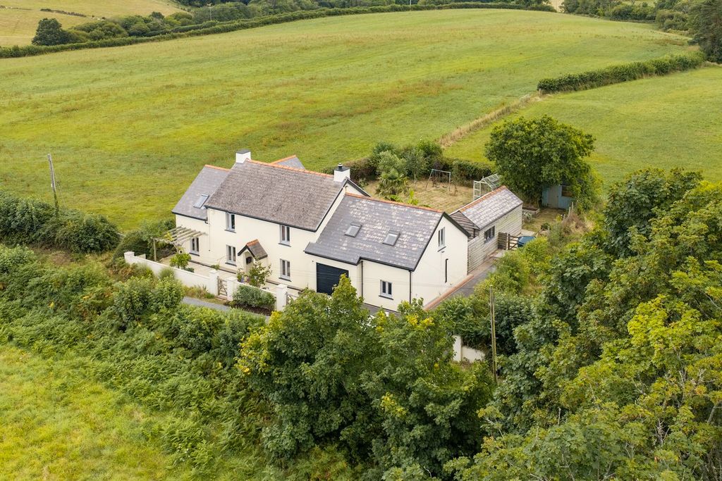 Property photo 2 of 40