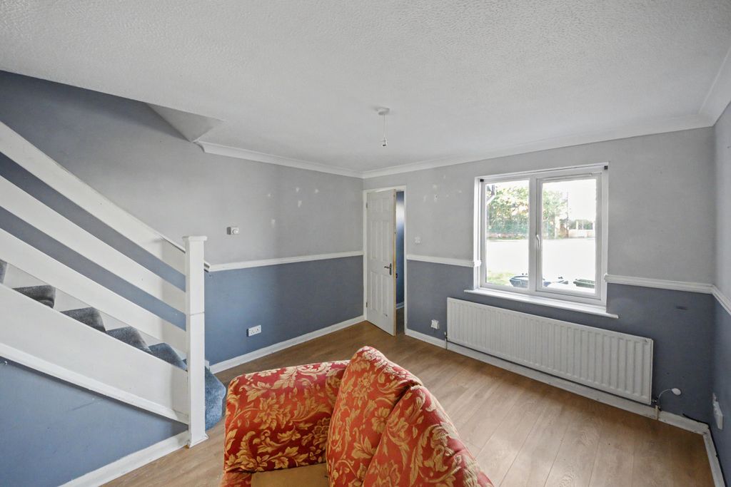 Property photo 2 of 8 41 Irthlingborough Road, Wellingborough, North Northamptonshire, Nn8 1Nw