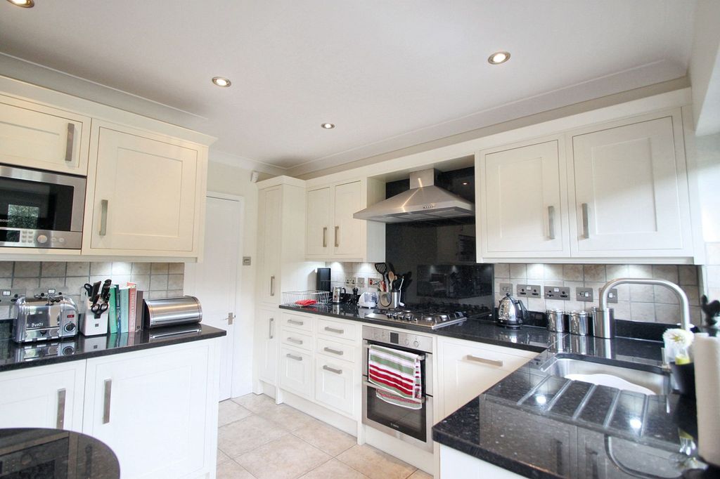 Property photo 2 of 24