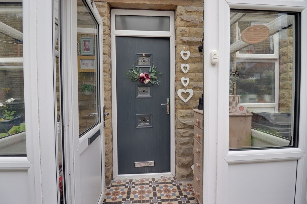Property photo 2 of 16 Entrance Porch
