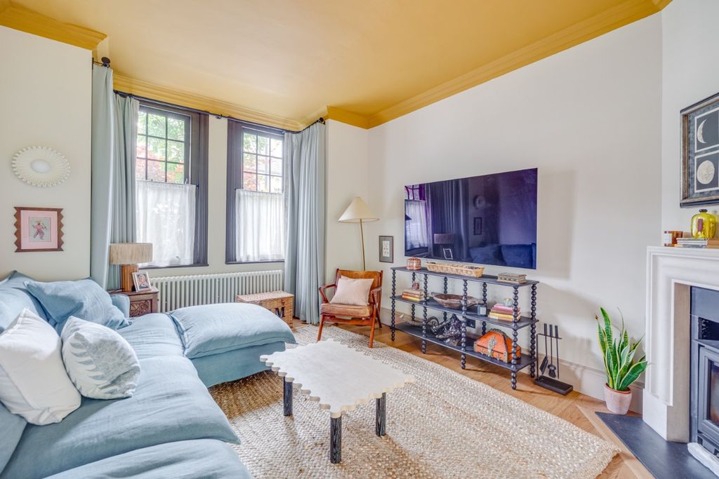 Property photo 3 of 35