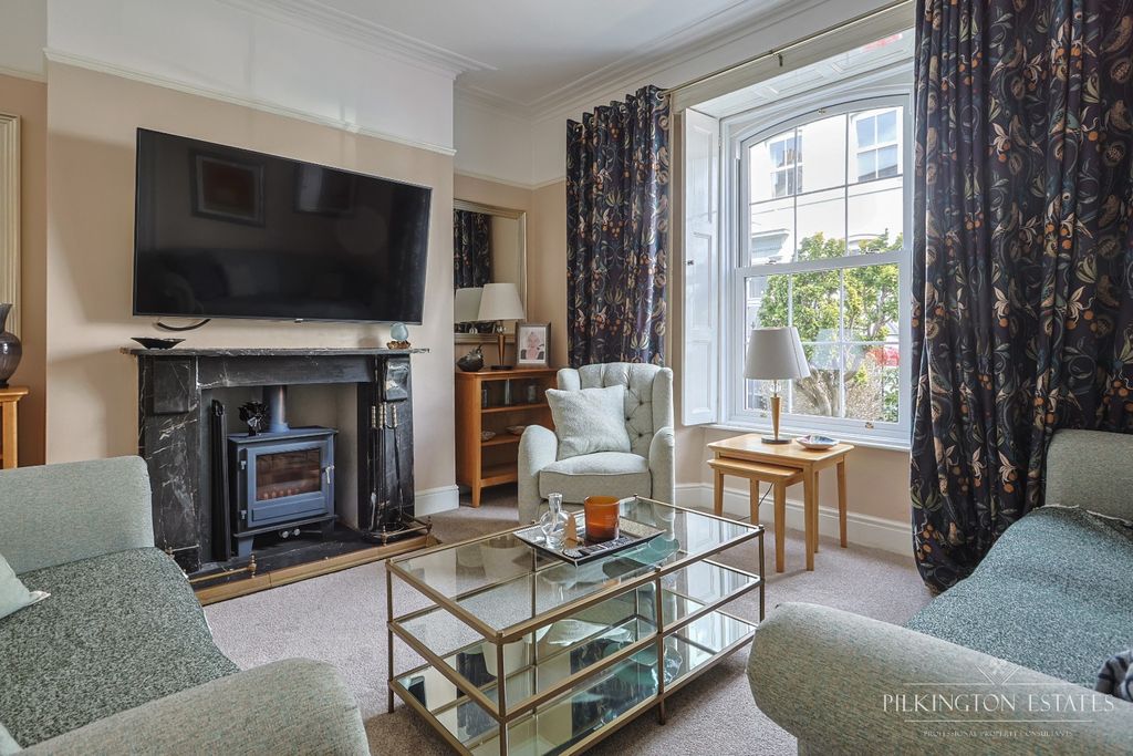 Property photo 2 of 19 5092503