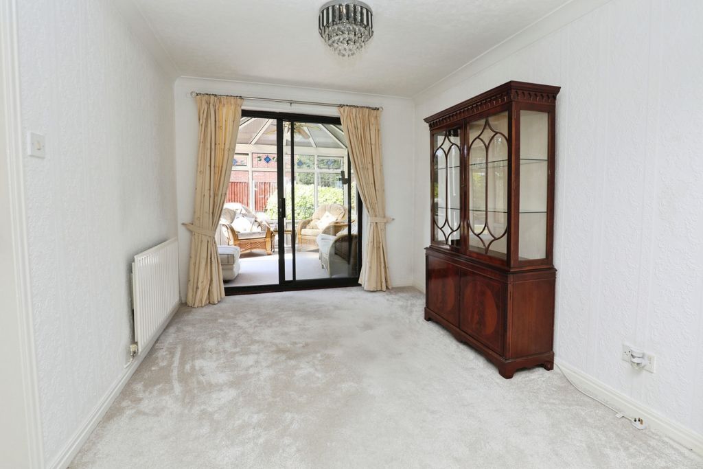 Property photo 3 of 15 Dining Area
