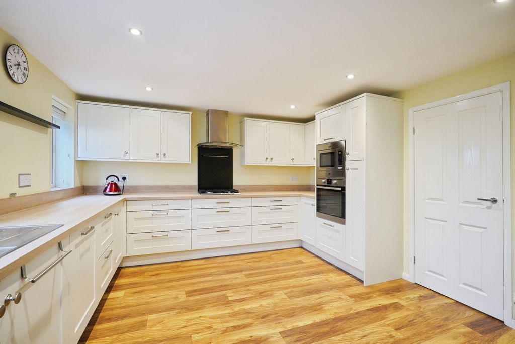 Property photo 3 of 18 Pbox-Img.Jpg