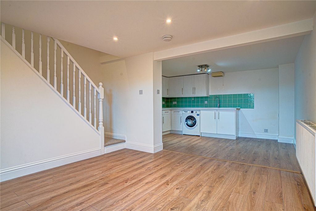 Property photo 3 of 12 Lounge Flat B