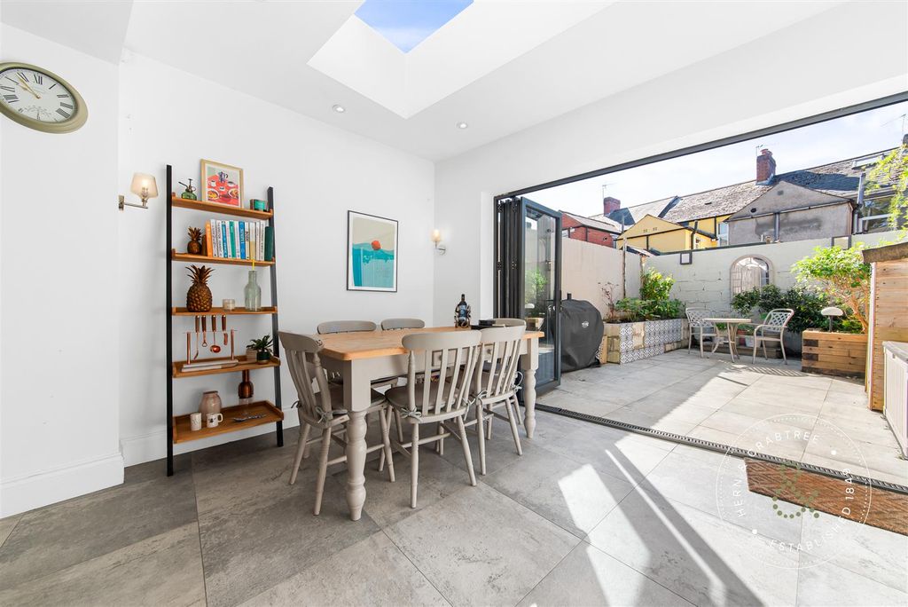 Property photo 3 of 38 Penhill-Road-27.Jpg