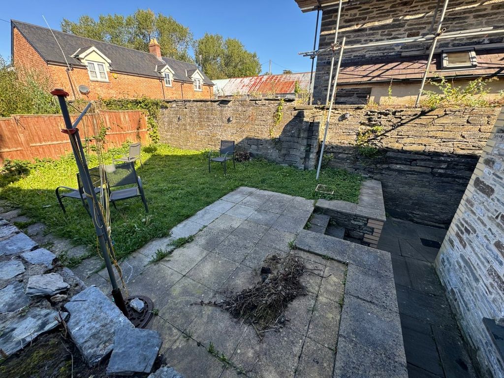 Property photo 3 of 10