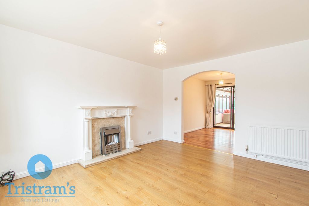 Property photo 2 of 27