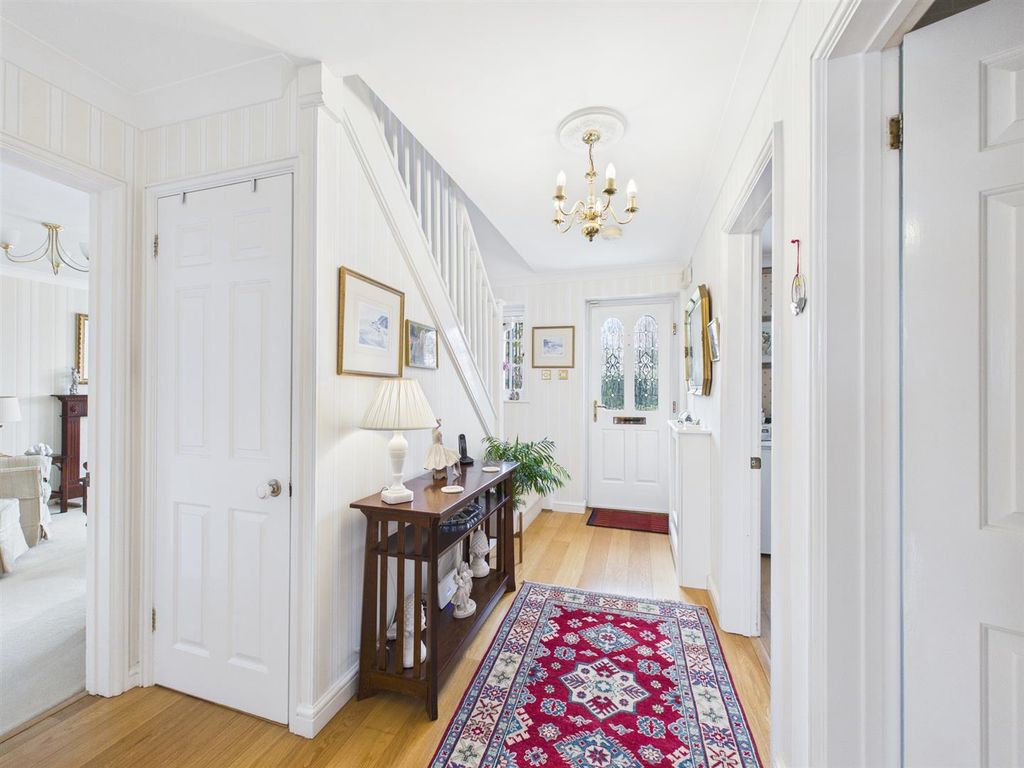 Property photo 3 of 22 Entrance Hall