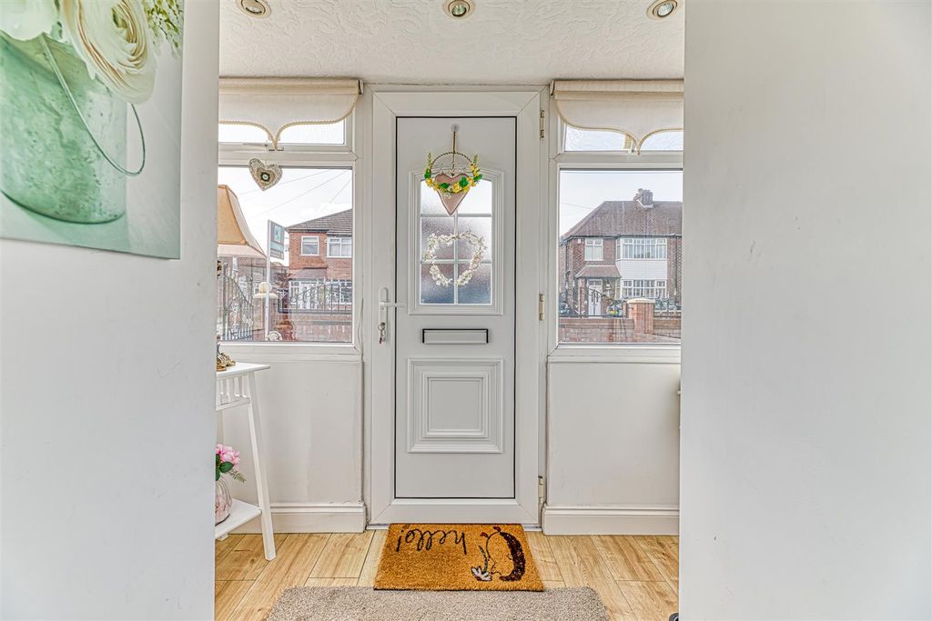 Property photo 2 of 16 Porchway