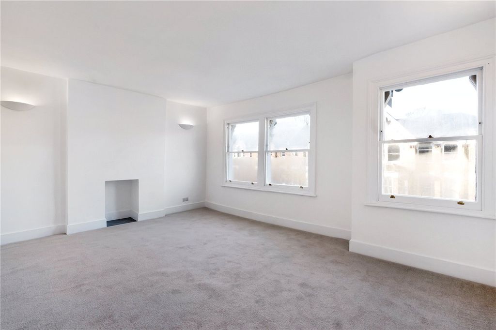 Property photo 3 of 7 Reception