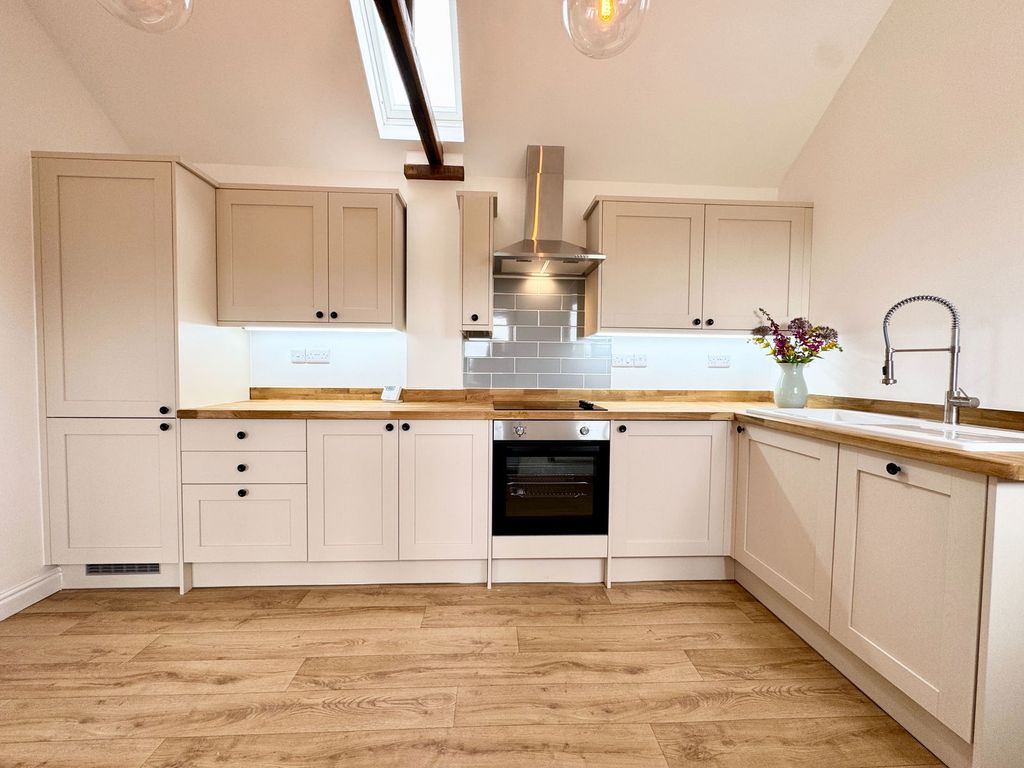 Property photo 3 of 25