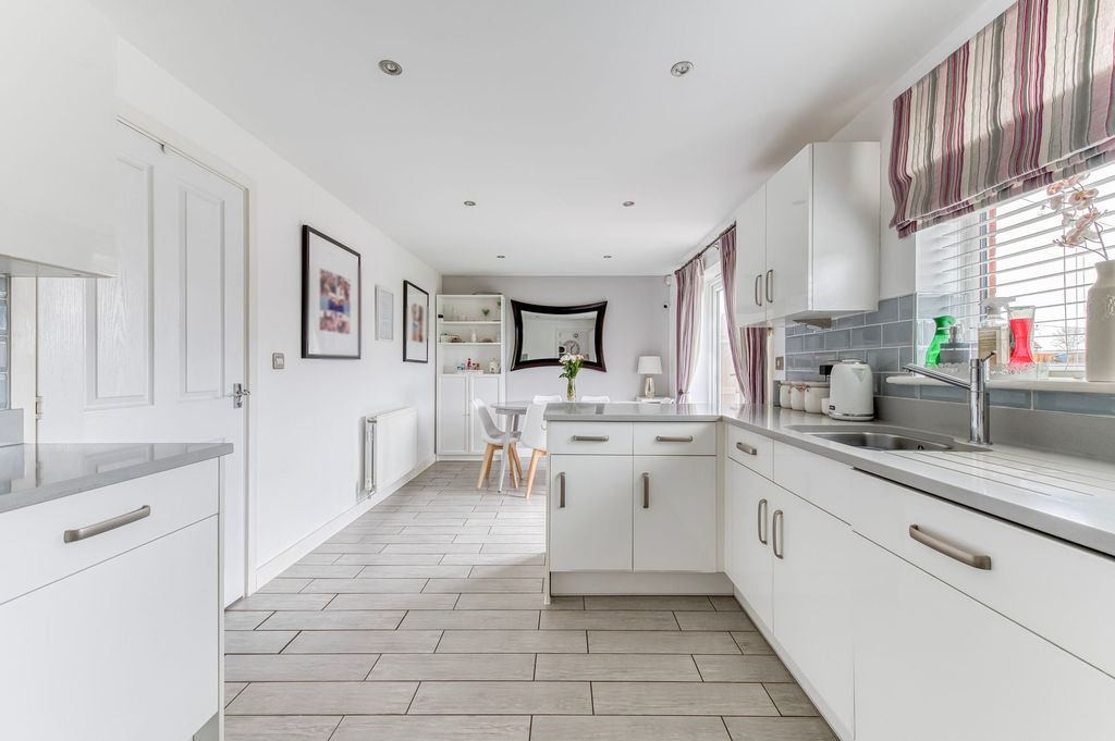 Property photo 2 of 24