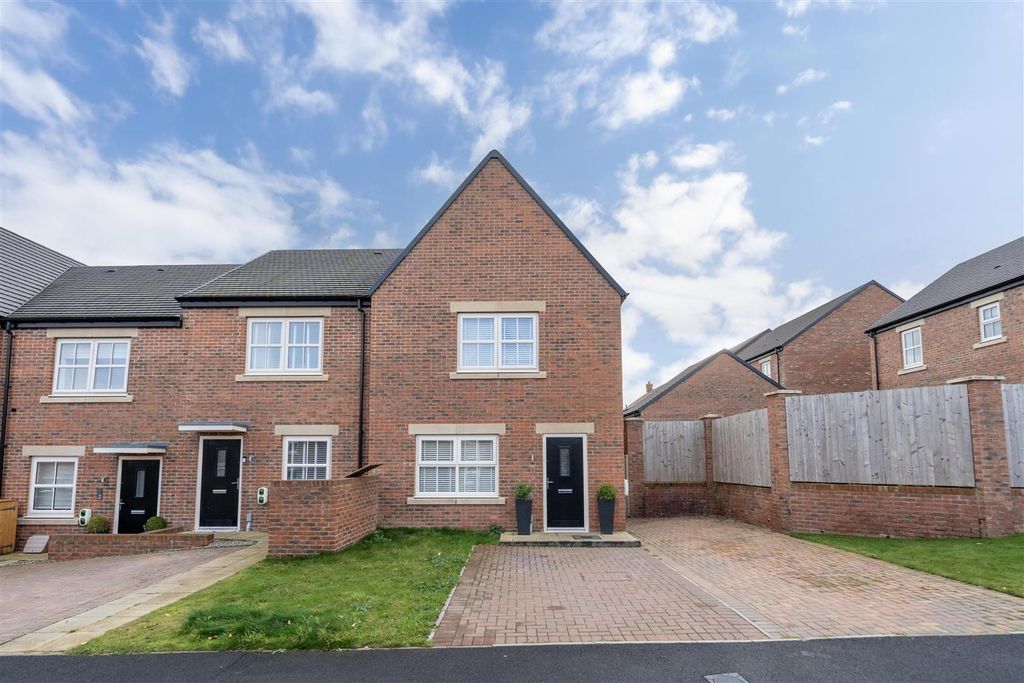 Property photo 1 of 9 External