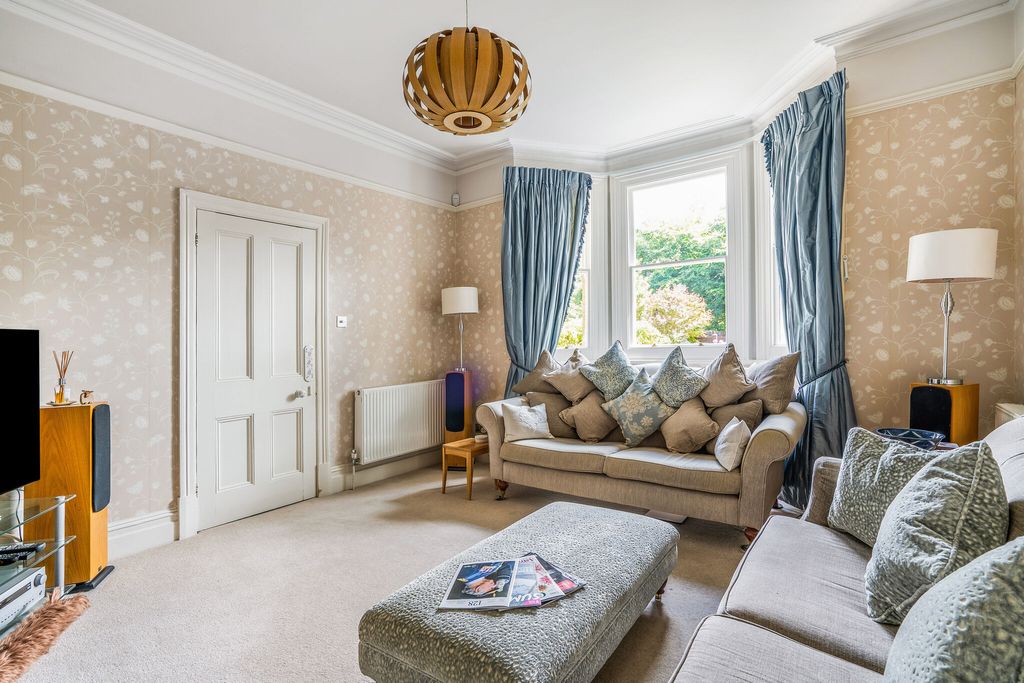 Additional image 21 of 6 bed detached house for saleChurch Avenue, Farnborough GU14