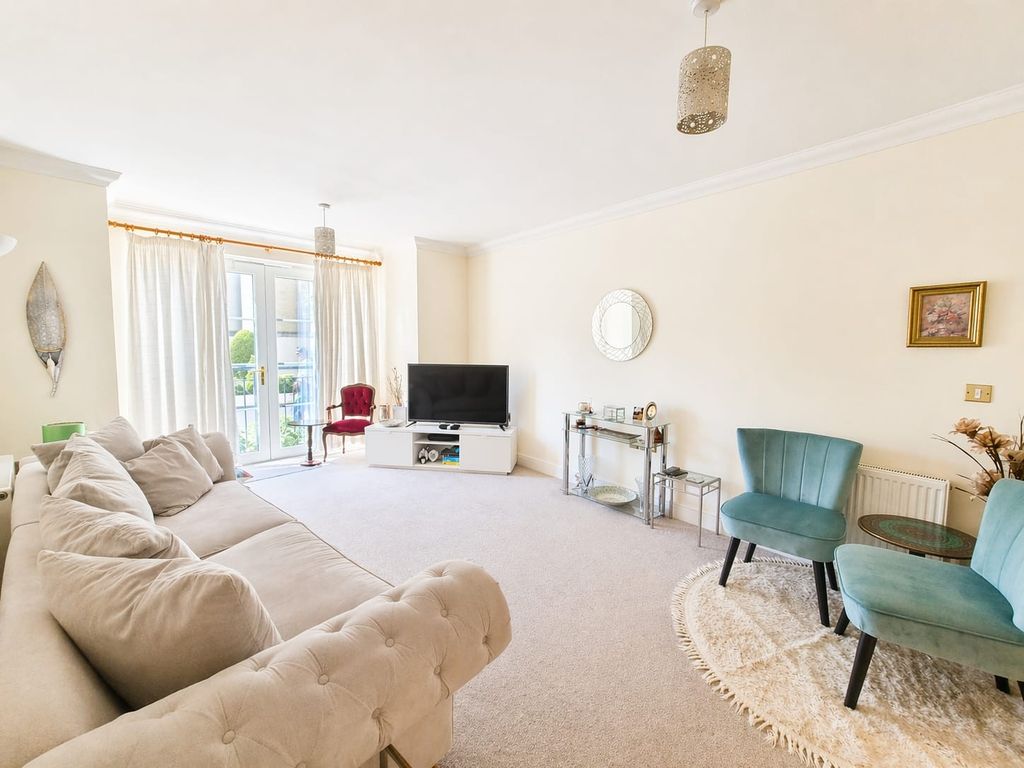 Property photo 2 of 8 Bedroom