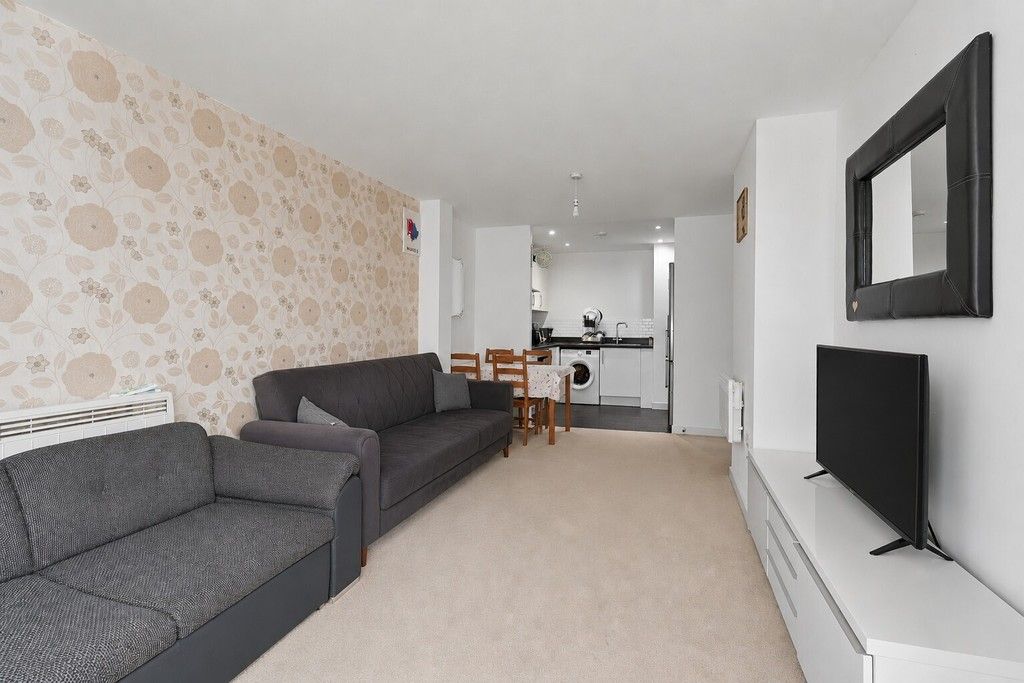 Property photo 3 of 9 Lounge