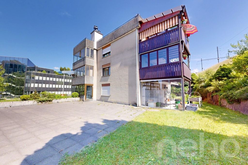 Property photo 1 of 12