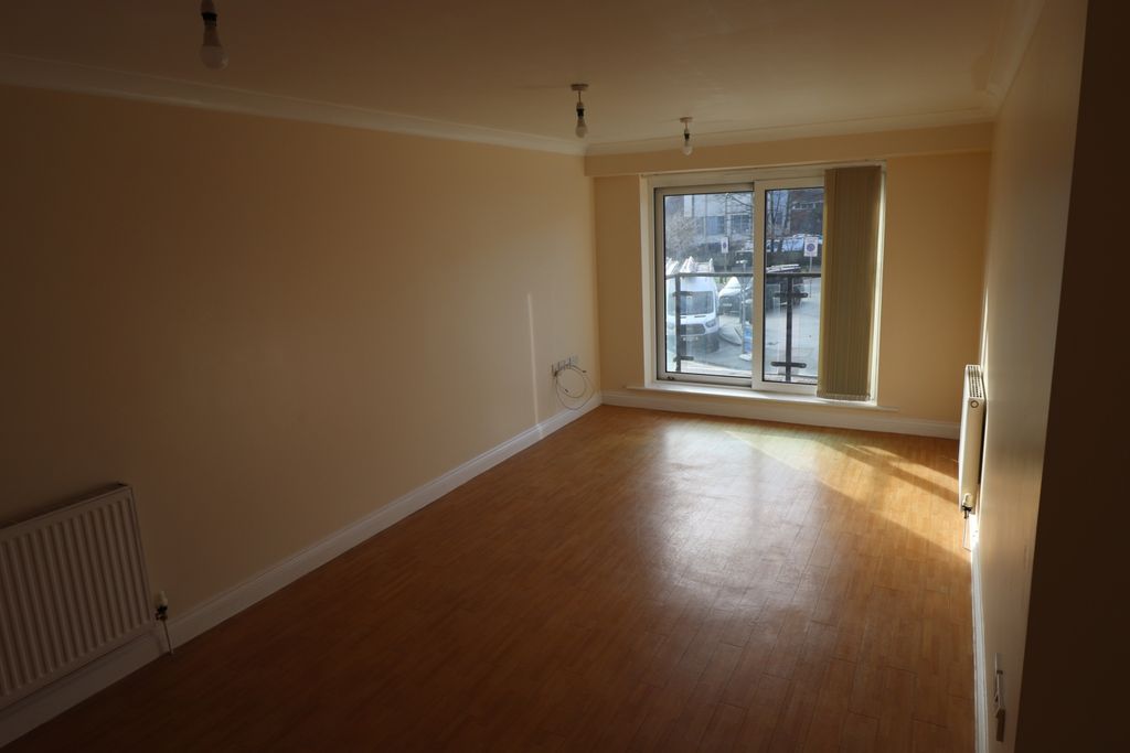 Property photo 1 of 10 Lounge 3