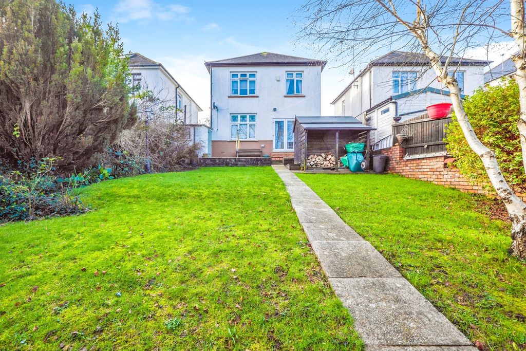 Property photo 2 of 20