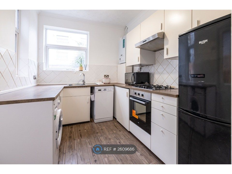 Property photo 2 of 9 Kitchen