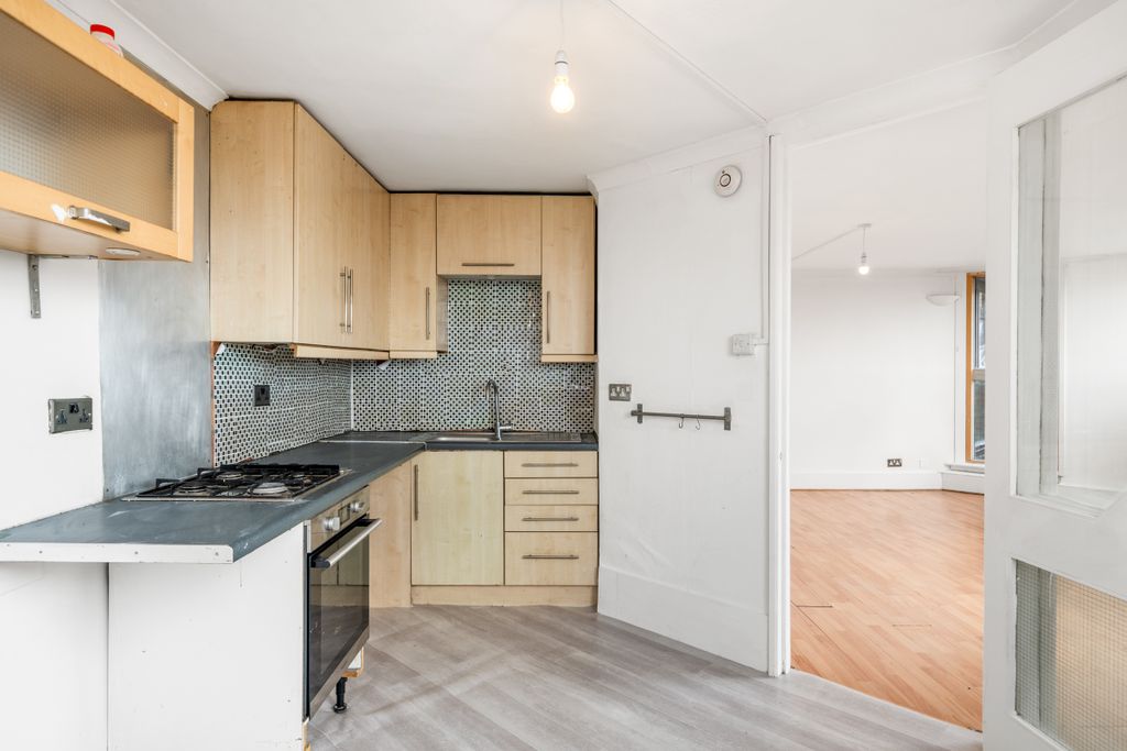 Property photo 3 of 8 43 Greaves Tower, Sw10, Martin & Co, Web (16)