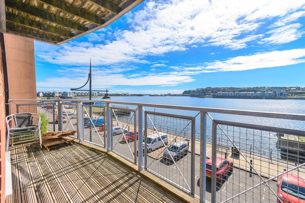 Property photo 2 of 18 Enclosed Balcony