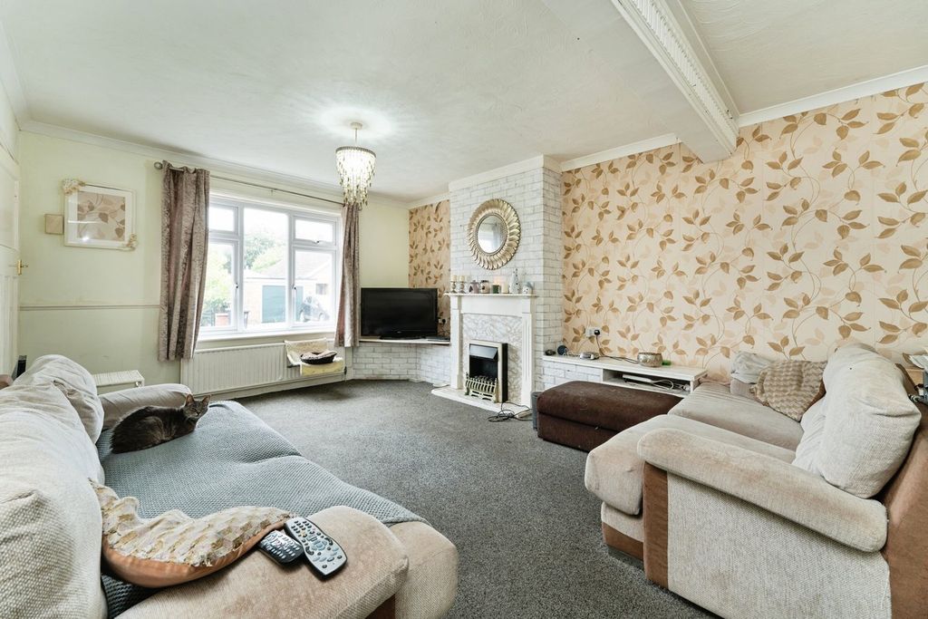Property photo 3 of 18