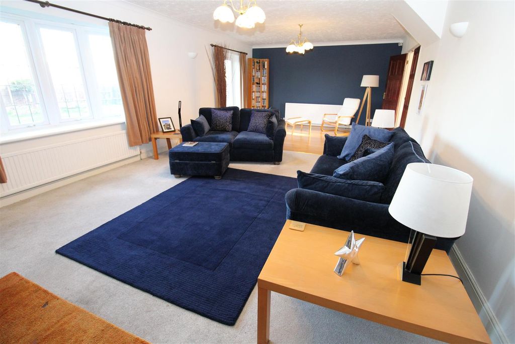 Property photo 3 of 32 Lounge1.Jpg